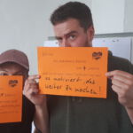 Wir sind Assistent*innen bei ambulante dienste und wir fordern einen Tarifvertrag, weil wir den Job gerne motiviert weiter machen wollen.